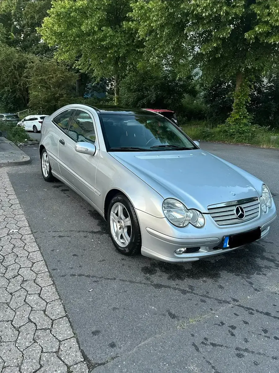 Gebraucht Mercedes C180 129 PS (94 kW) 2002 Silber Coupé
