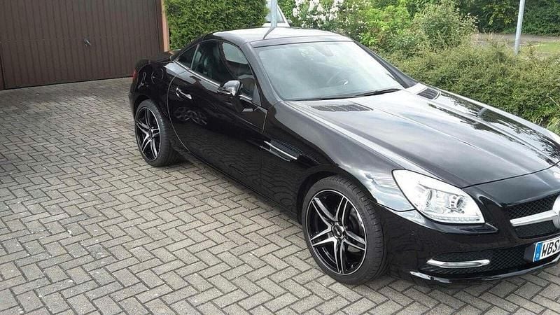Schwarz Gebraucht 2012 Mercedes SLK200 AMG Cabrio | 17.600 € (Guter Preis) - Bild 1/4