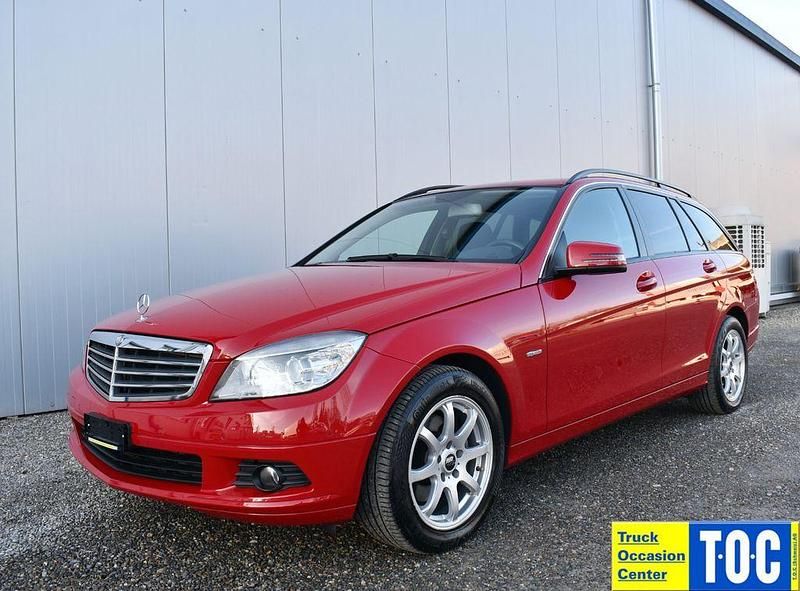 Gebraucht Mercedes C220 170 PS (125 kW) 2011 Rot Limousine