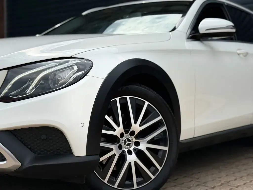 Gebraucht Mercedes E220 All-Terrain 194 PS (142 kW) 2019 Weiß Kombi