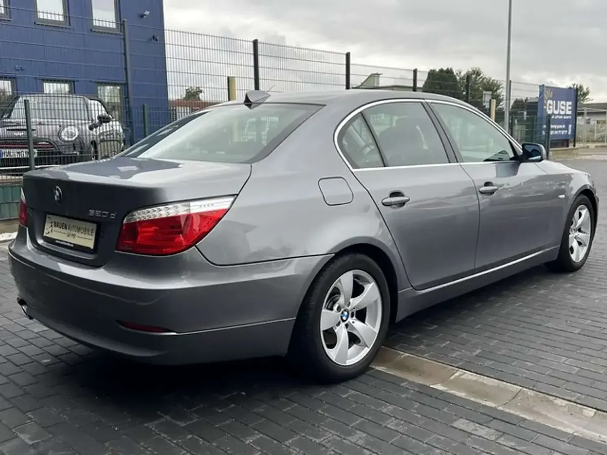 Gebraucht BMW 520 177 PS (130 kW) 2008 Silber/grau (metallic) Limousine