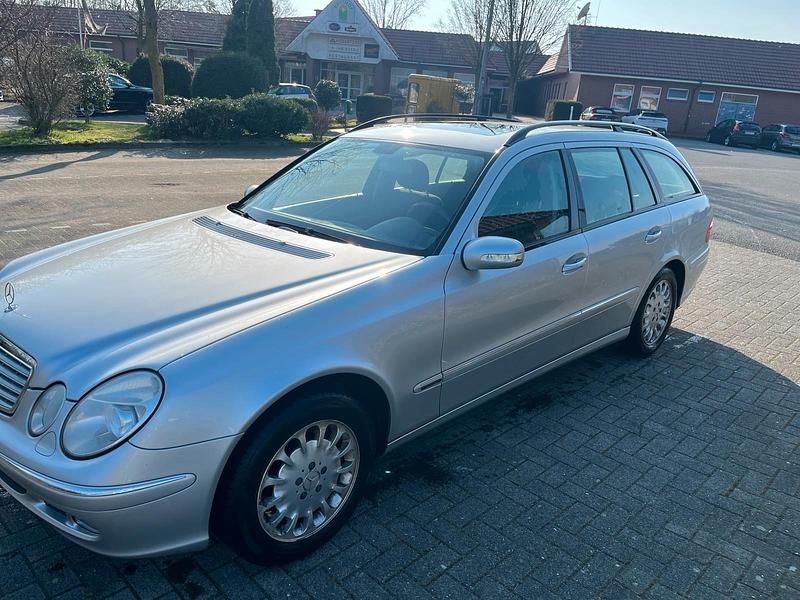 Gebraucht Mercedes E200 Elegance 163 PS (119 kW) 2005 Silber Kombi