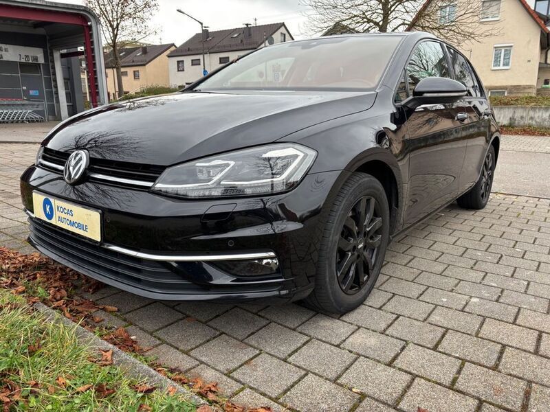 Deep black perleffekt Gebraucht 2017 VW Golf VII Limousine | 13.200 € (Guter Preis) - Bild 1/4