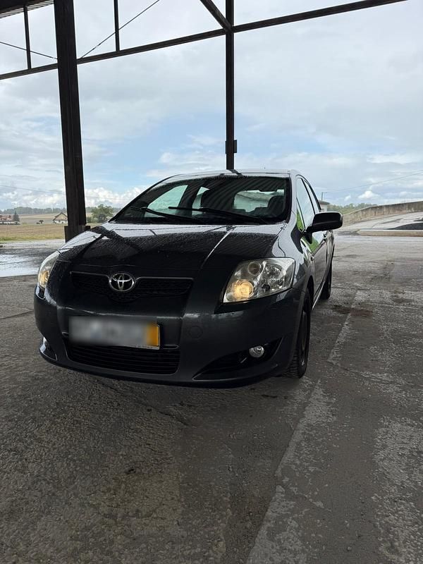 Grau Gebraucht 2008 Toyota Auris Limousine | 2.200 € (Fairer Preis) - Bild 1/4