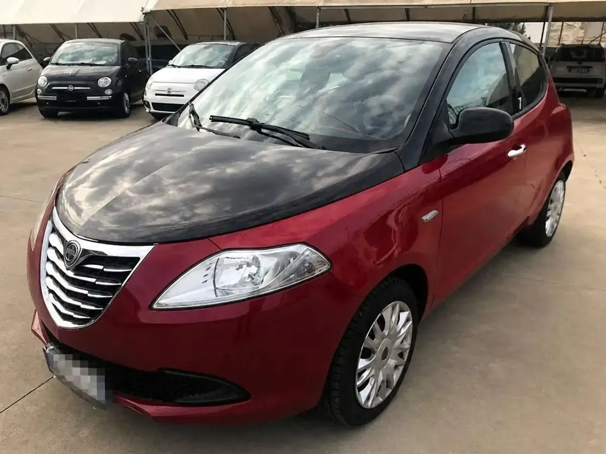 Second-hand Lancia Ypsilon 69 CP (50 kW) 2012 Roșu Hatchback