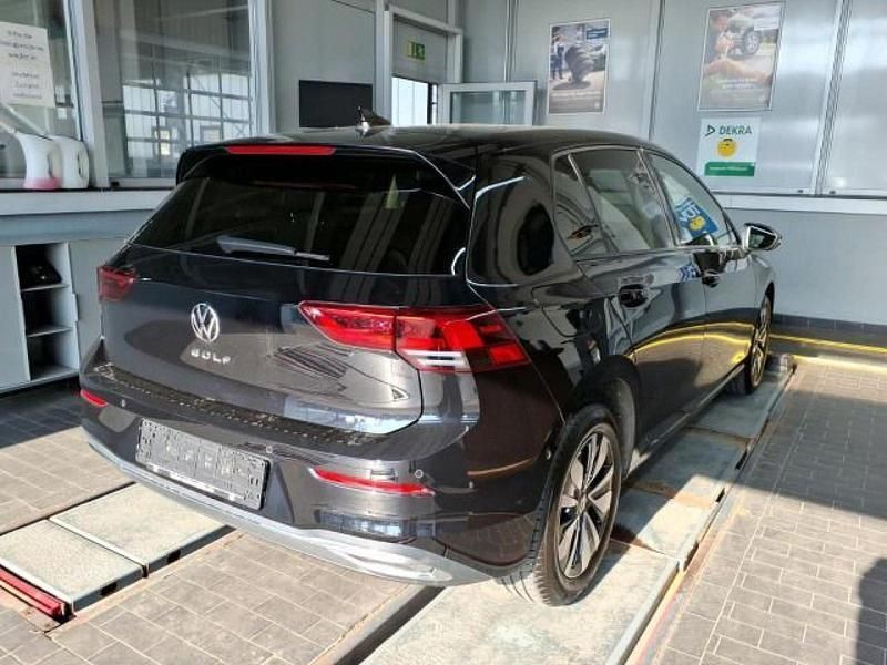 Gebraucht VW Golf VIII Move 131 PS (96 kW) 2023 Deep black perleffekt Limousine