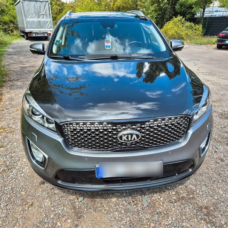 Grau Gebraucht 2017 Kia Sorento Platinum Edition SUV | 18.500 € (Fairer Preis) - Bild 1/4