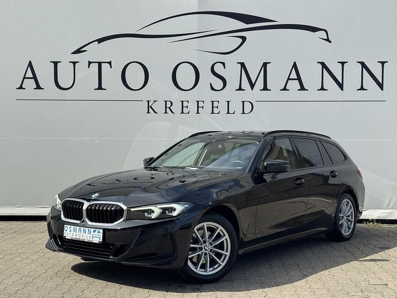 Black sapphire metallic Gebraucht 2023 BMW 320 Sport Line Kombi | 27.650 € (Superpreis) - Bild 1/4