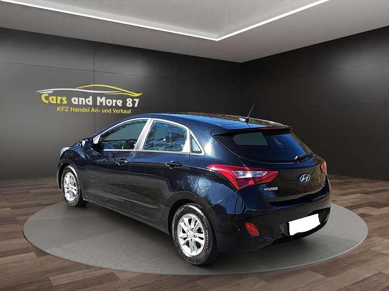 Gebraucht Hyundai i30 Trend 90 PS (66 kW) 2013 Phantom black / mic Kleinwagen