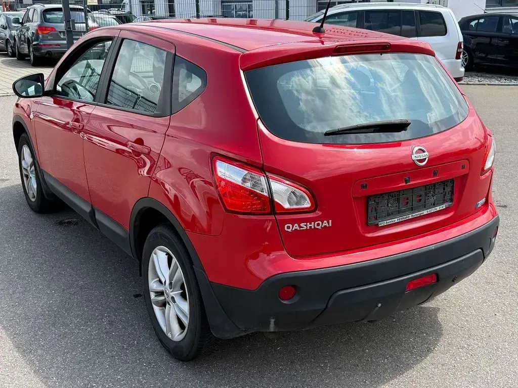 Gebraucht Nissan Qashqai Acenta 131 PS (96 kW) 2013 Rot SUV