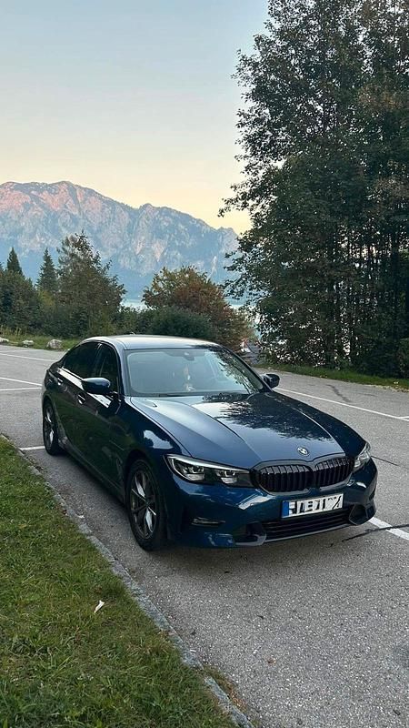 Blau Gebraucht 2019 BMW 330 Limousine | 25.899 € (Guter Preis) - Bild 1/4