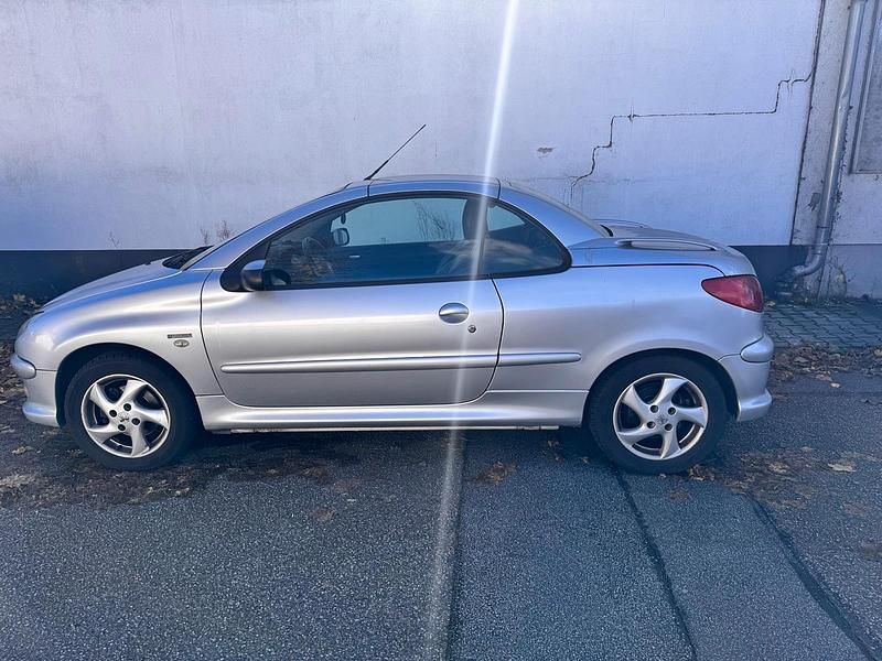 Silber Gebraucht 2005 Peugeot 206 CC Cabrio | 650 € (Superpreis) - Bild 1/4