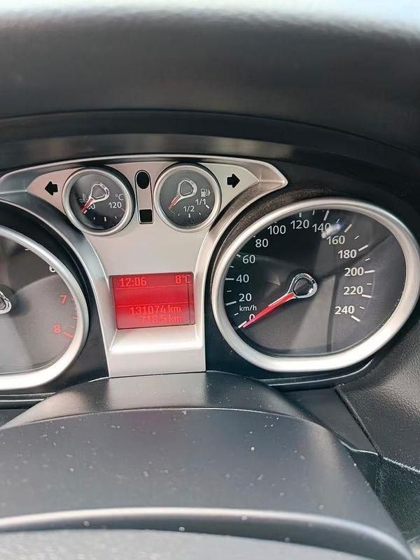 Gebraucht Ford Focus Titanium 116 PS (85 kW) 2008 Grau Kombi