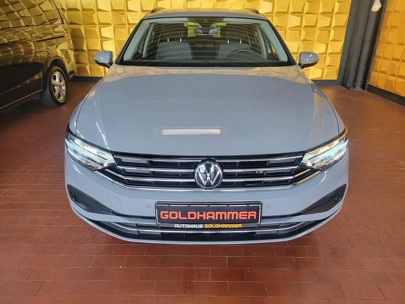 Grau Gebraucht 2023 VW Passat Kombi | 23.999 € (Superpreis) - Bild 1/4