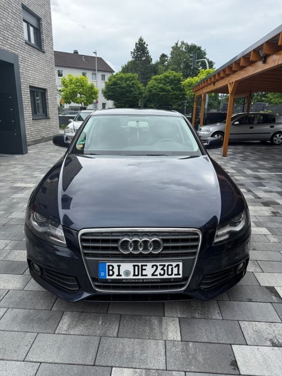 Blau Gebraucht 2010 Audi A4 Ambition Limousine | 7.800 € (Guter Preis) - Bild 1/4