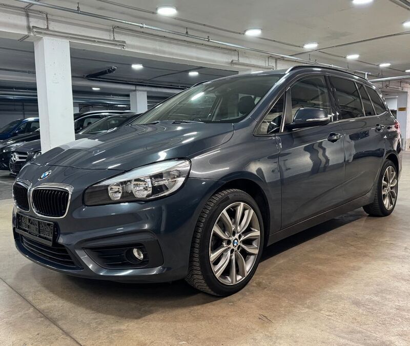 Blau Gebraucht 2015 BMW 216 Sport Line Kombi | 12.499 € (Teuer) - Bild 1/4