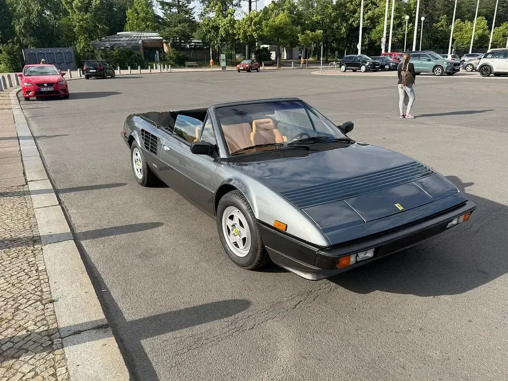 Gebraucht Ferrari Mondial 241 PS (177 kW) 1983 Grau Cabrio
