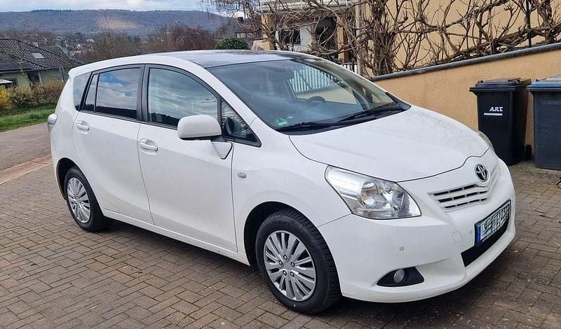 Gebraucht Toyota Verso Edition 132 PS (97 kW) 2011 Van / Kleinbus