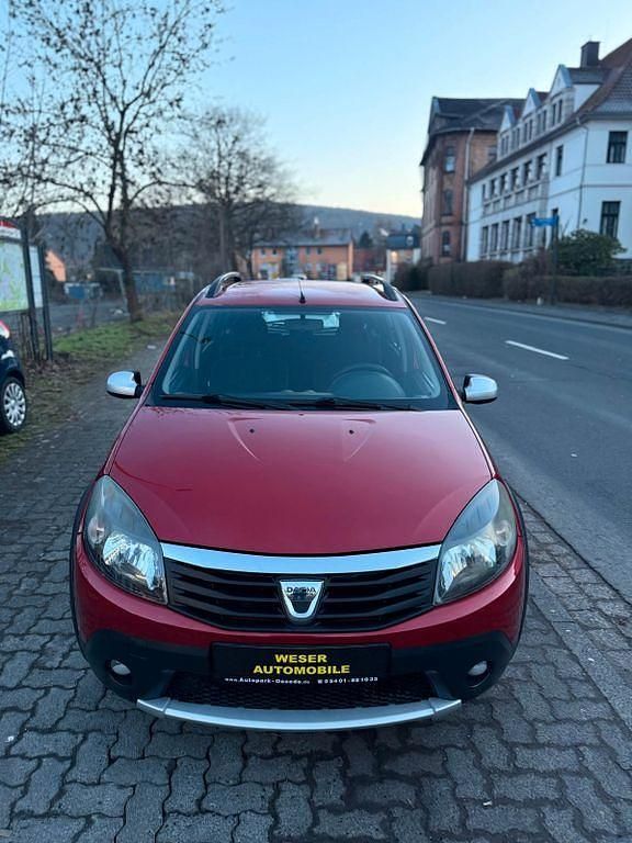 Gebraucht Dacia Sandero Essentiel 75 PS (55 kW) 2012 Rot Limousine