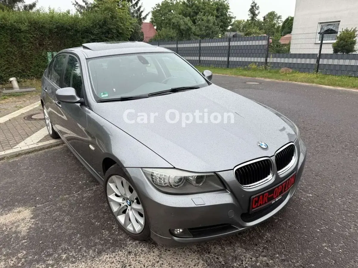 Gebraucht BMW 320 Comfort Edition 170 PS (125 kW) 2010 Grau Limousine