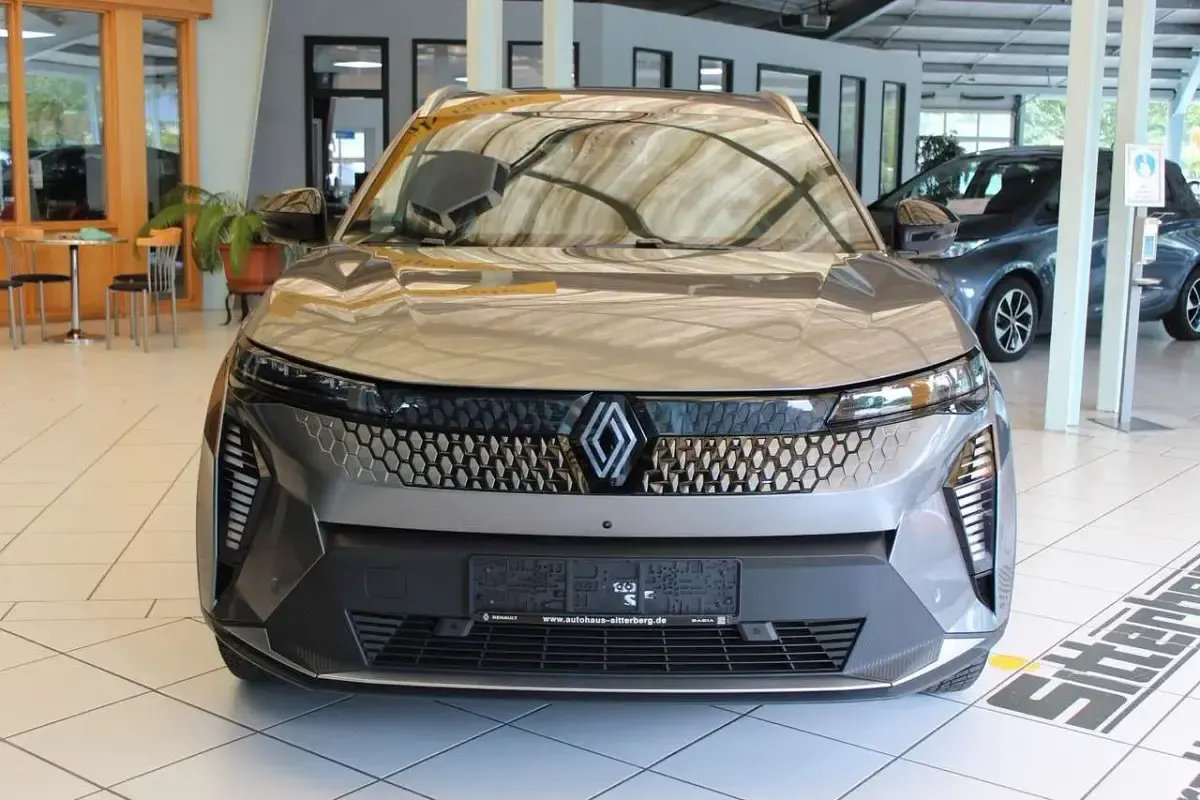 Gebraucht Renault Scenic E-Tech Techno 160 kW (218 PS) 2025 Dolomitgrau metallic (metallic) SUV