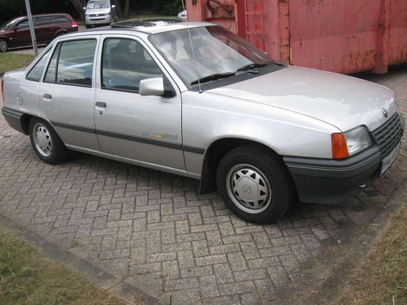 Gebraucht Opel Kadett 75 PS (55 kW) 1988 Silber Kleinwagen