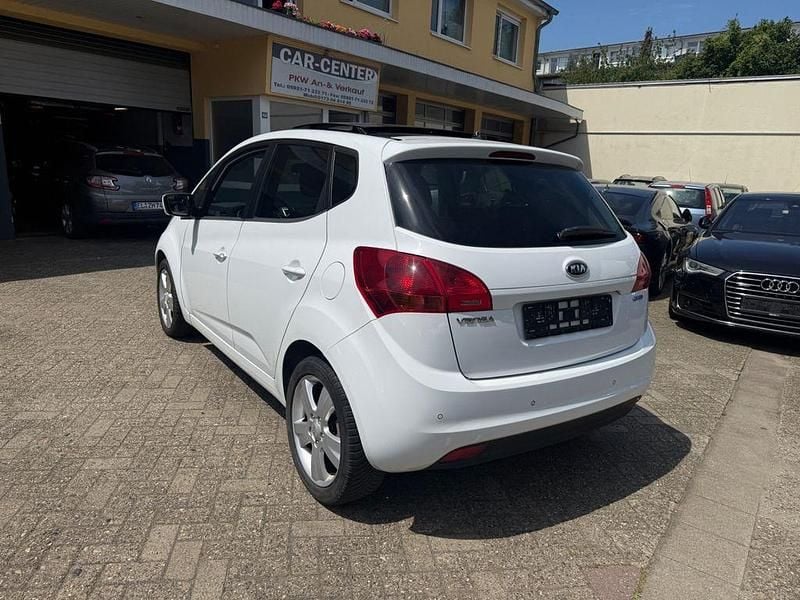 Gebraucht Kia Venga 128 PS (94 kW) 2011 Solidweiss Kleinwagen