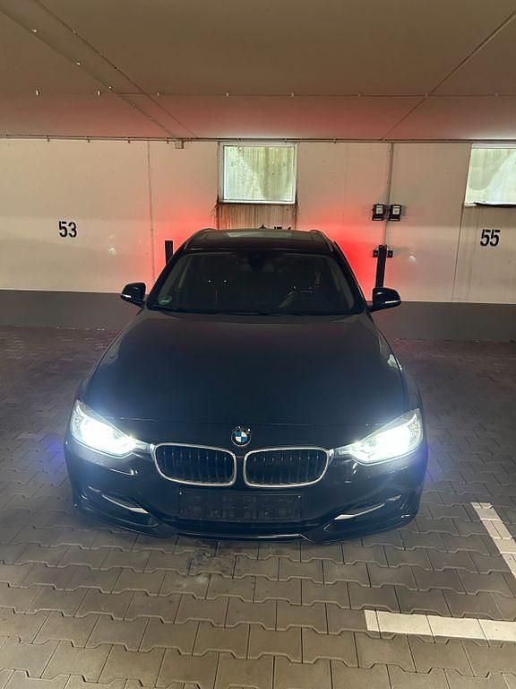 Schwarz Gebraucht 2012 BMW 330 Kombi | 14.200 € (Fairer Preis) - Bild 1/4