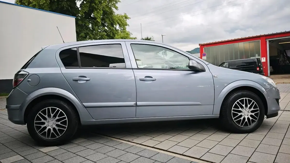 Gebraucht Opel Astra 105 PS (77 kW) 2007 Grau Kleinwagen