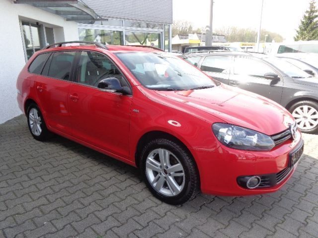 Gebraucht VW Golf VII Match 105 PS (77 kW) 2012 Rot Kombi