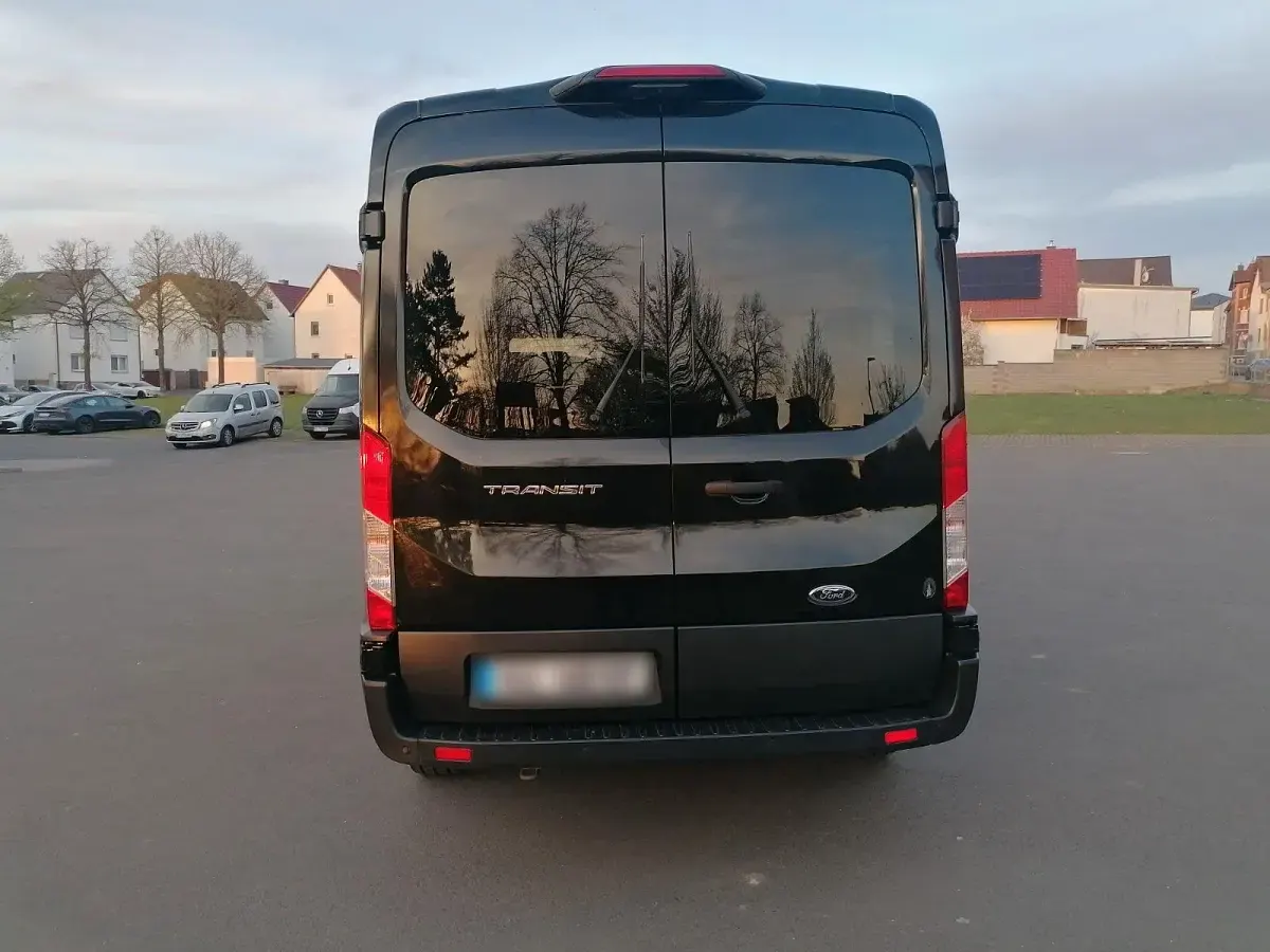 Gebraucht Ford Transit Trend 150 PS (110 kW) 2022 Schwarz Kombi