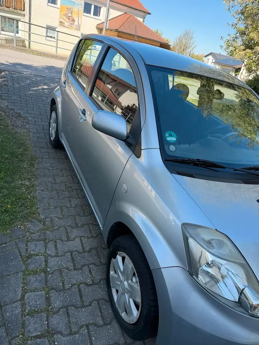 Gebraucht Daihatsu Sirion 69 PS (50 kW) 2005 Silber Kleinwagen