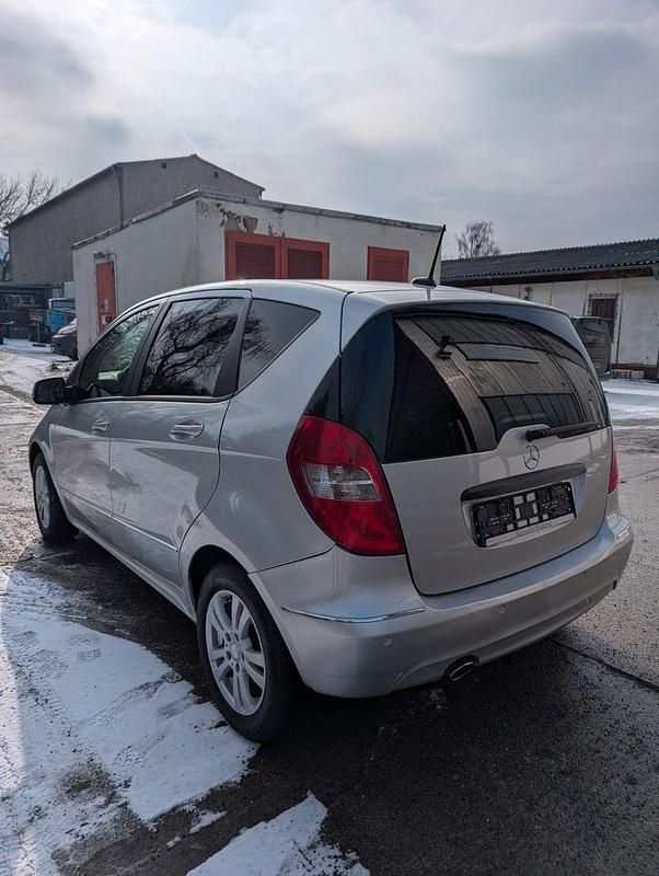 Gebraucht Mercedes A150 95 PS (69 kW) 2009 Silber Limousine