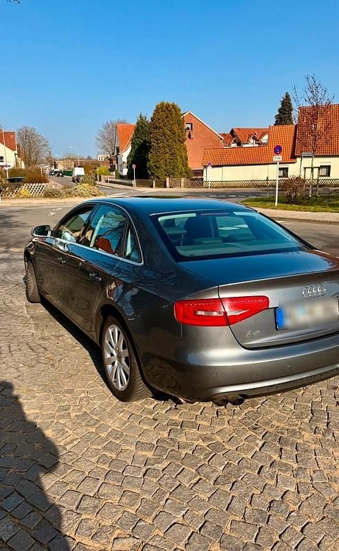 Gebraucht Audi A4 140 PS (102 kW) 2012 Grau Limousine
