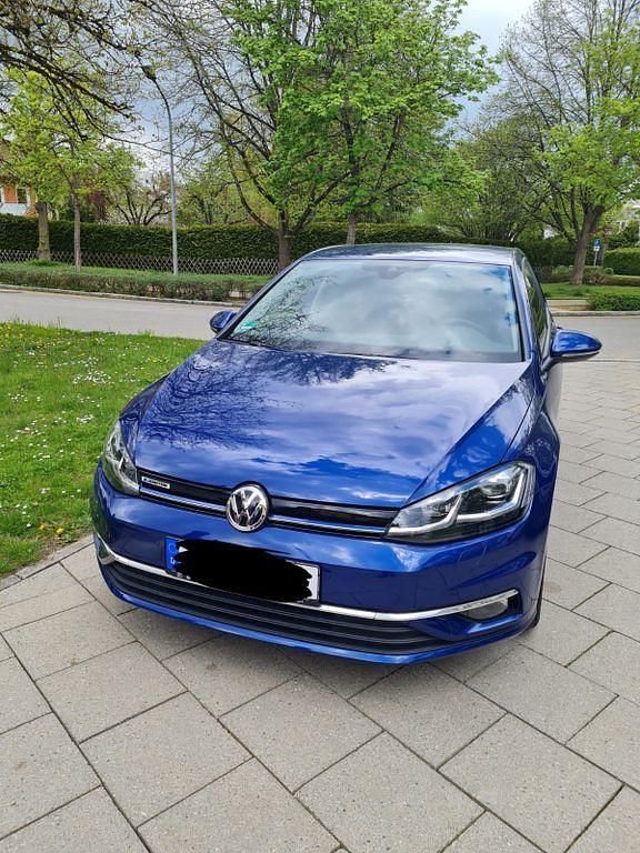 Blau Gebraucht 2018 VW Golf VII Limousine | 15.350 € (Fairer Preis) - Bild 1/4
