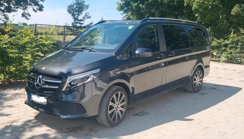 Schwarz Gebraucht 2022 Mercedes V300 Edition Van / Kleinbus | 54.500 € (Superpreis) - Bild 1/4