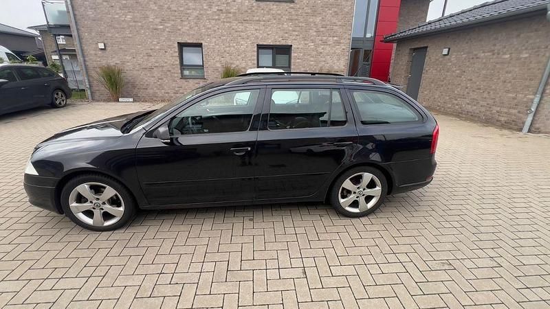 Schwarz Gebraucht 2008 Skoda Octavia Ambiente Kombi | 4.200 € (Teuer) - Bild 1/4