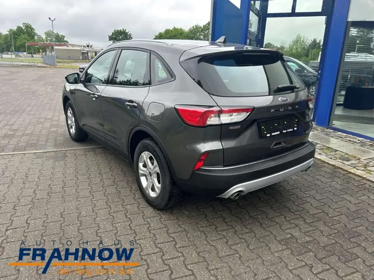 Usado Ford Kuga Cool & Connect 224 HP (164 kW) 2022 Cinzento SUV