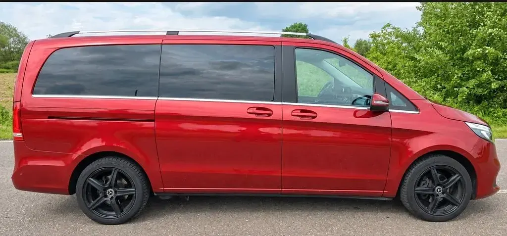 Gebraucht Mercedes V220 Avantgarde Edition 163 PS (119 kW) 2022 Rot Van / Kleinbus