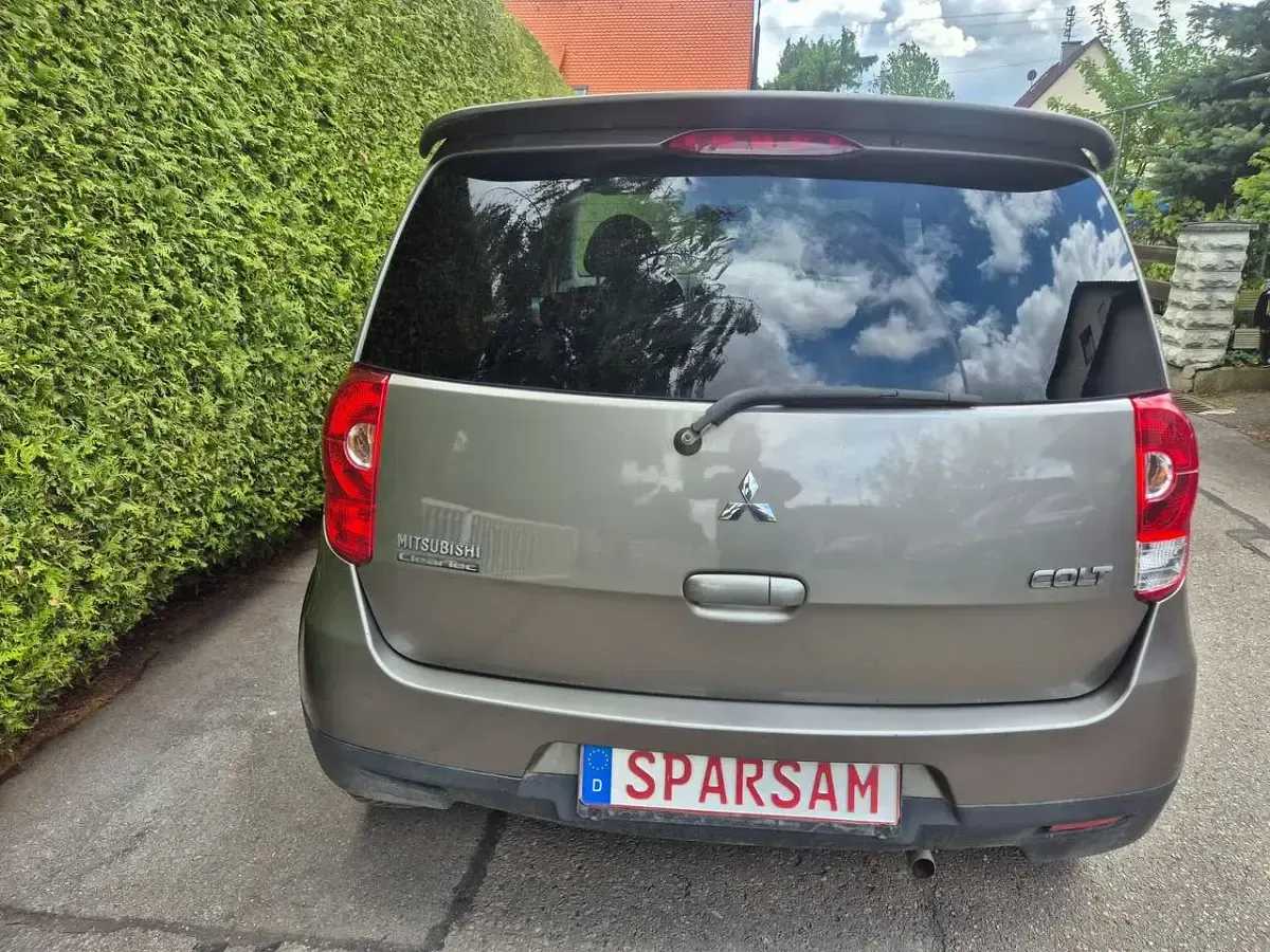 Begagnad Mitsubishi Colt 95 HK (69 kW) 2012 Grå Halvkombi