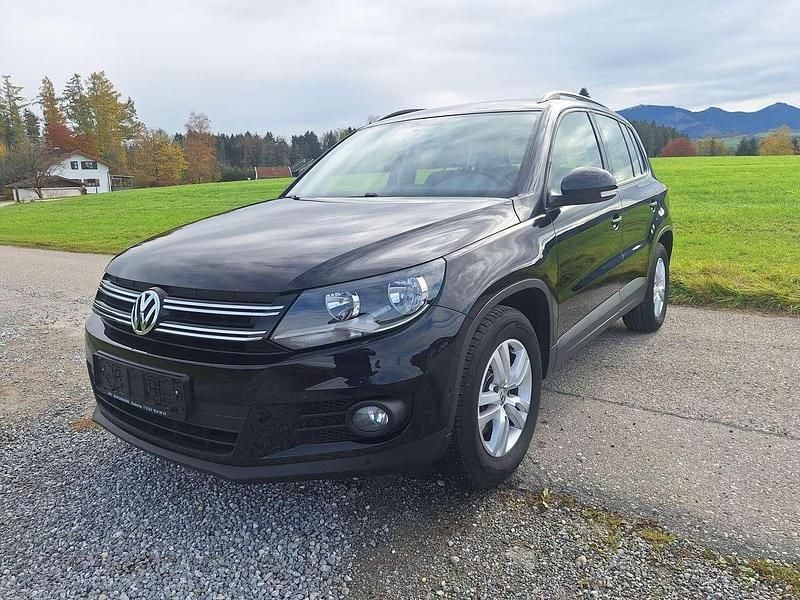 Deep black perleffekt Gebraucht 2015 VW Tiguan Trendline SUV | 12.790 € (Fairer Preis) - Bild 1/4