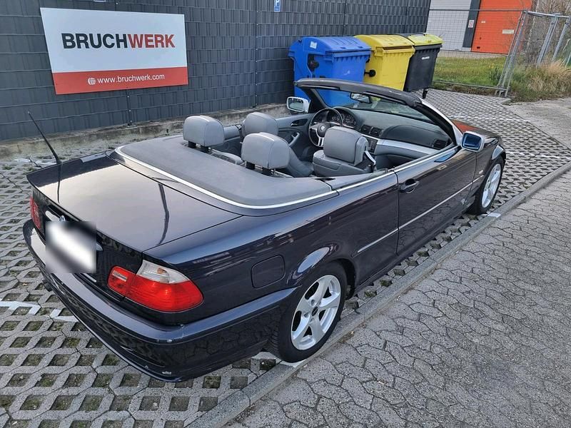 Gebraucht BMW 320 Cabriolet 170 PS (125 kW) 2002 Blau Cabrio