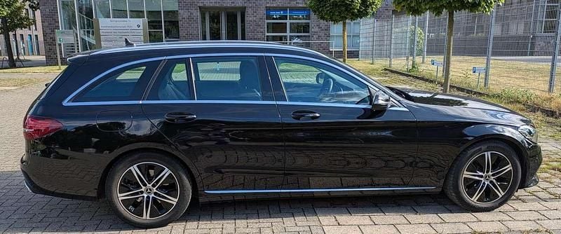 Schwarz Gebraucht 2020 Mercedes C220 Avantgarde Kombi | 26.500 € (Superpreis) - Bild 1/4
