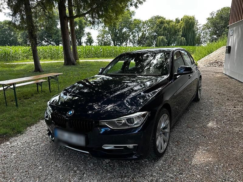 Blau Gebraucht 2012 BMW 328 Limousine | 15.600 € - Bild 1/4