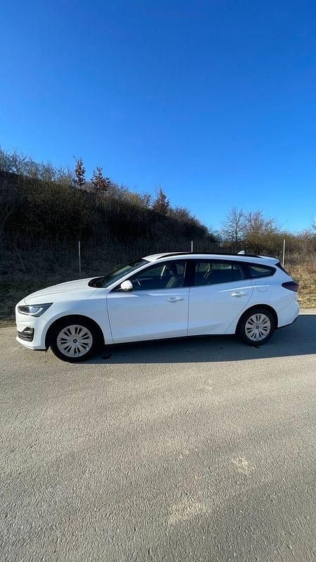 Gebraucht Ford Focus 120 PS (88 kW) 2022 Weiß Kombi