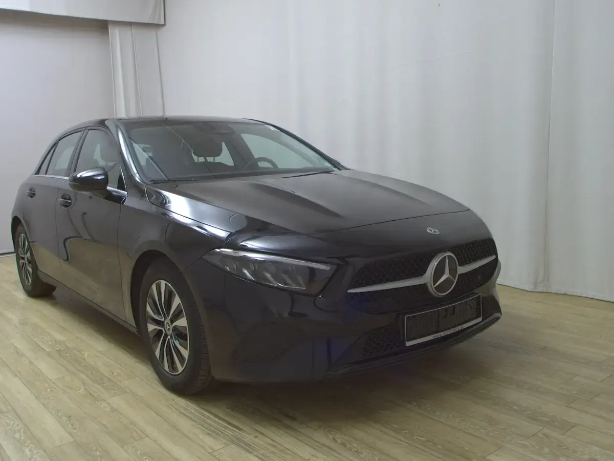 Gebraucht Mercedes A200 150 PS (110 kW) 2023 Schwarz Limousine