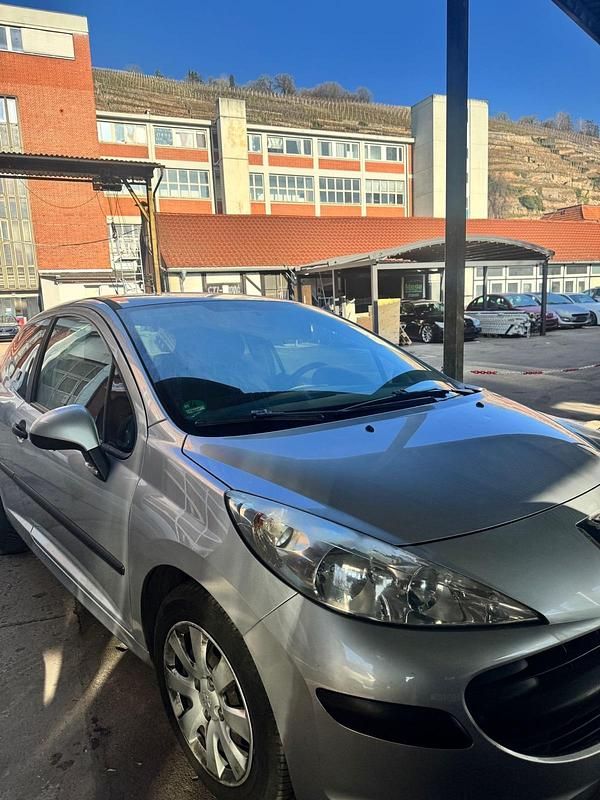 Grau Gebraucht 2007 Peugeot 207 Kleinwagen | 2.700 € - Bild 1/4