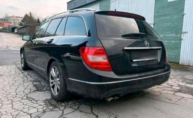 Gebraucht Mercedes C180 156 PS (114 kW) 2012 Schwarz Kombi
