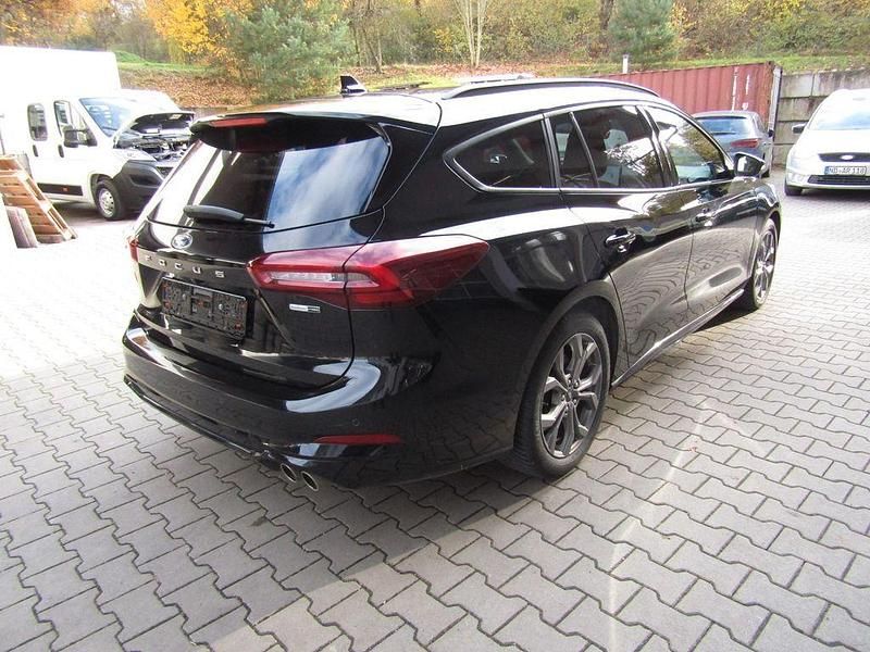 Gebraucht Ford Focus ST-Line 125 PS (91 kW) 2022 Schwarz Limousine