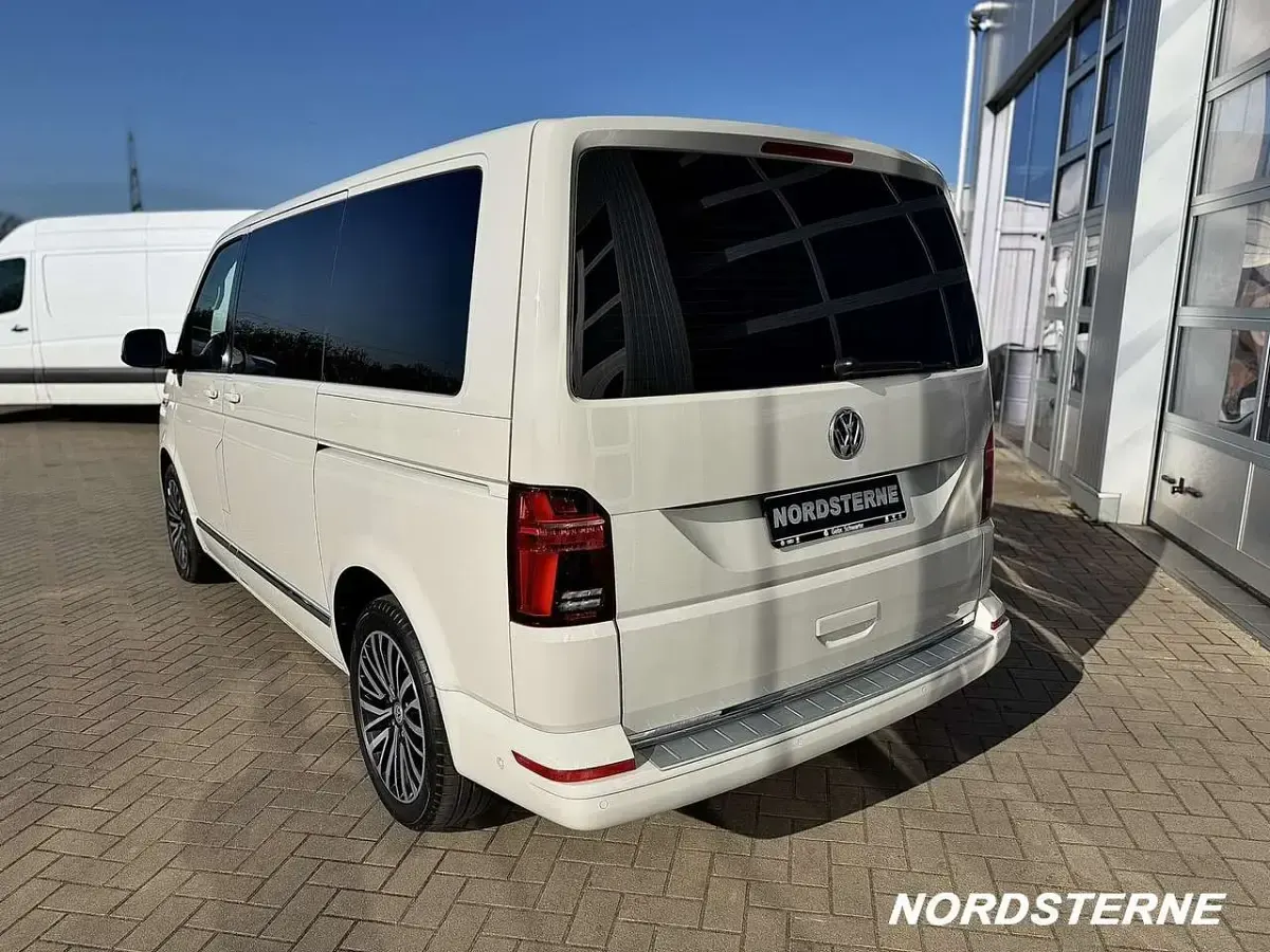 Gebraucht VW Multivan Highline 204 PS (150 kW) 2022 Ascotgrau Van / Kleinbus